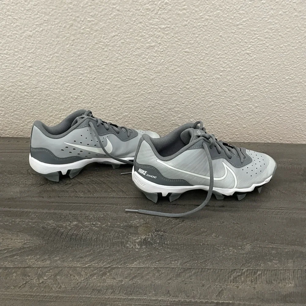 Kids Gray Nike Athletic baseball cleats Shoes